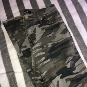 🌹Express Camo Ankle Jeans🌹